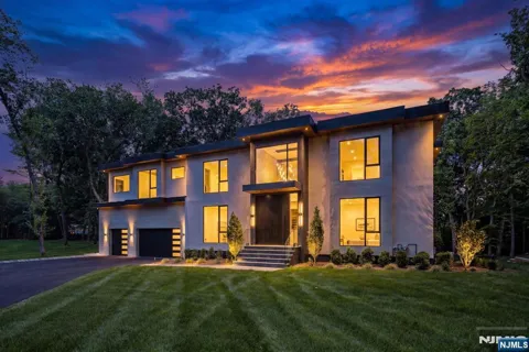 911 Hilltop Terrace
