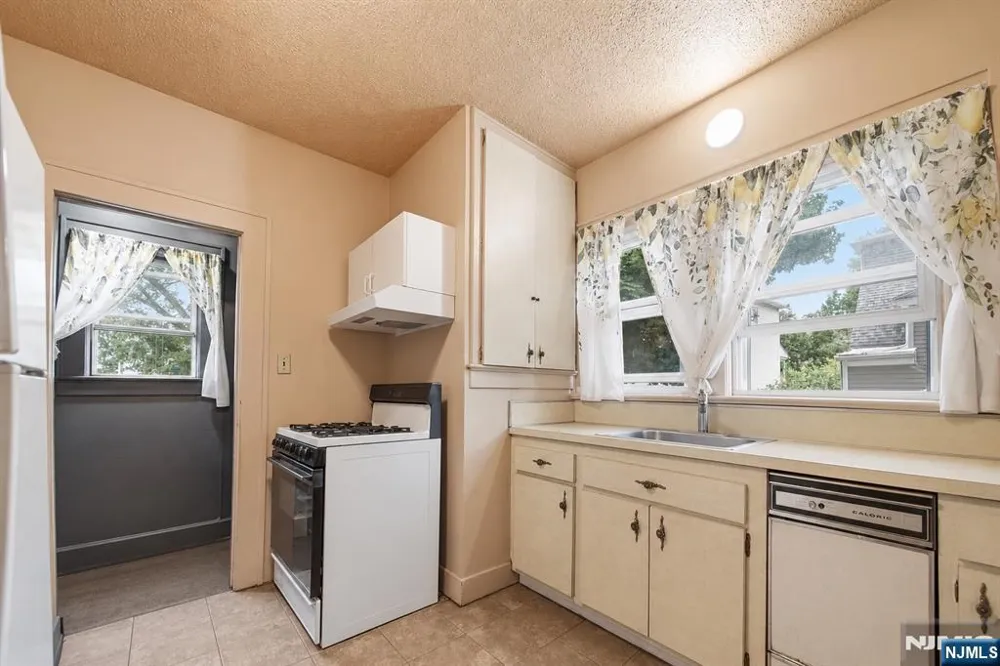 148 End Avenue Englewood, NJ 07631