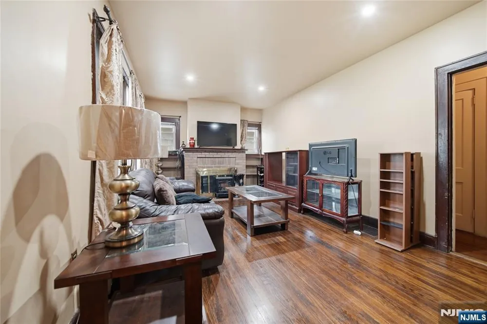 148 End Avenue Englewood, NJ 07631