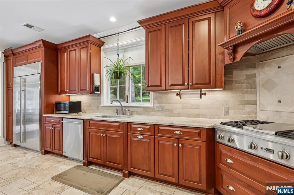 41 Wildwood Road Saddle River, NJ 07458