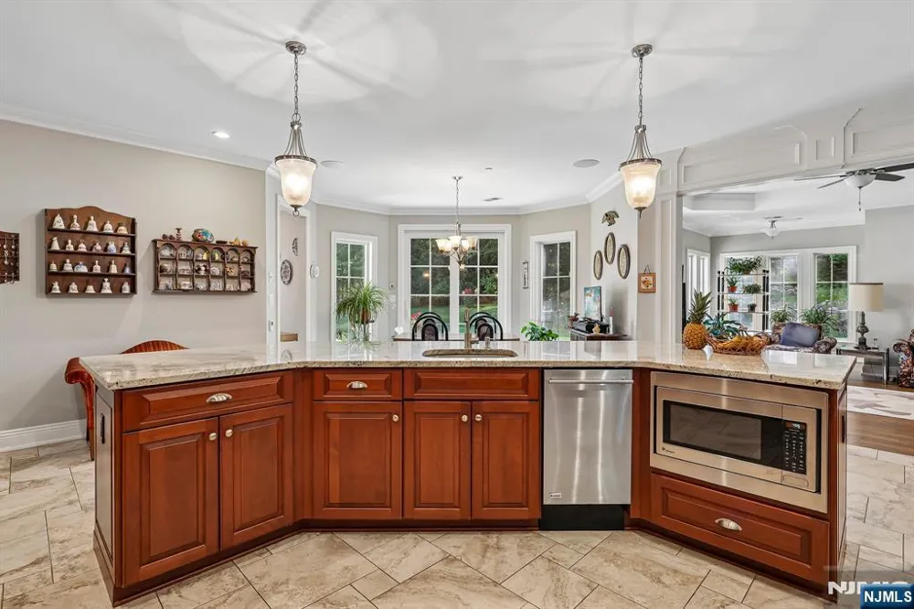 41 Wildwood Road Saddle River, NJ 07458