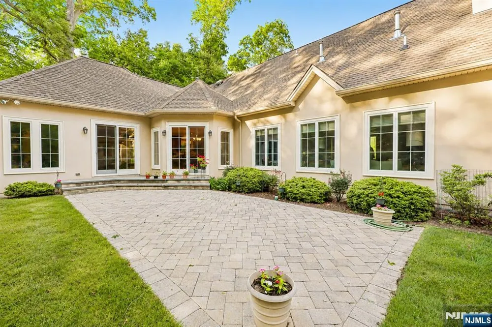 41 Wildwood Road Saddle River, NJ 07458