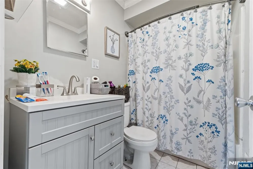 4 Salem Road Paterson, NJ 07502