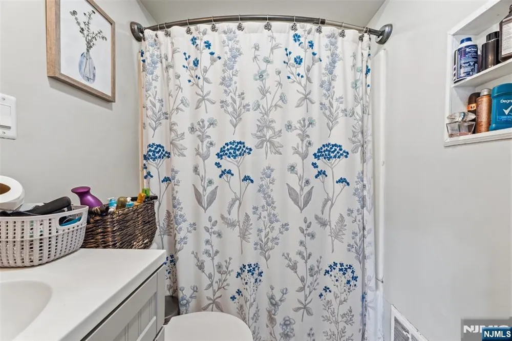 4 Salem Road Paterson, NJ 07502
