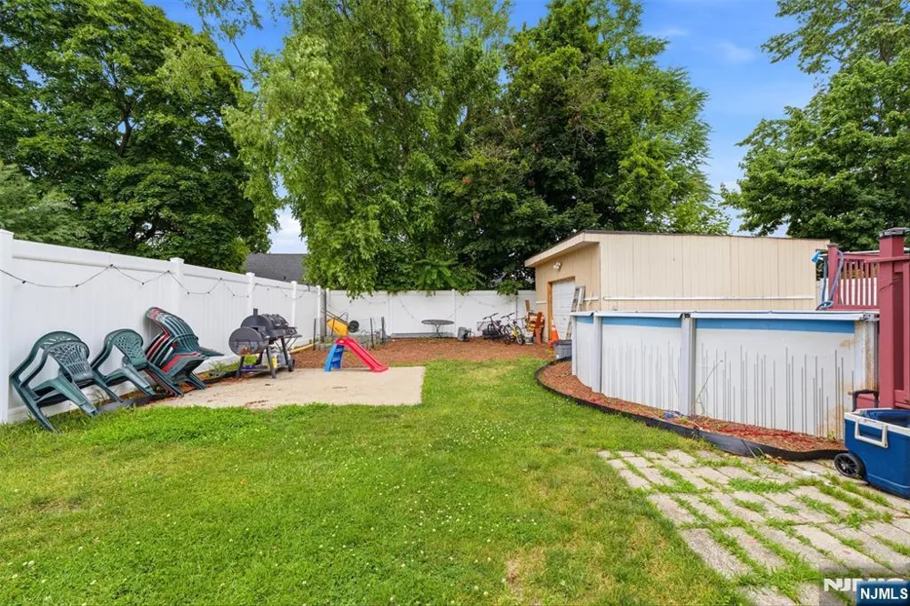 4 Salem Road Paterson, NJ 07502