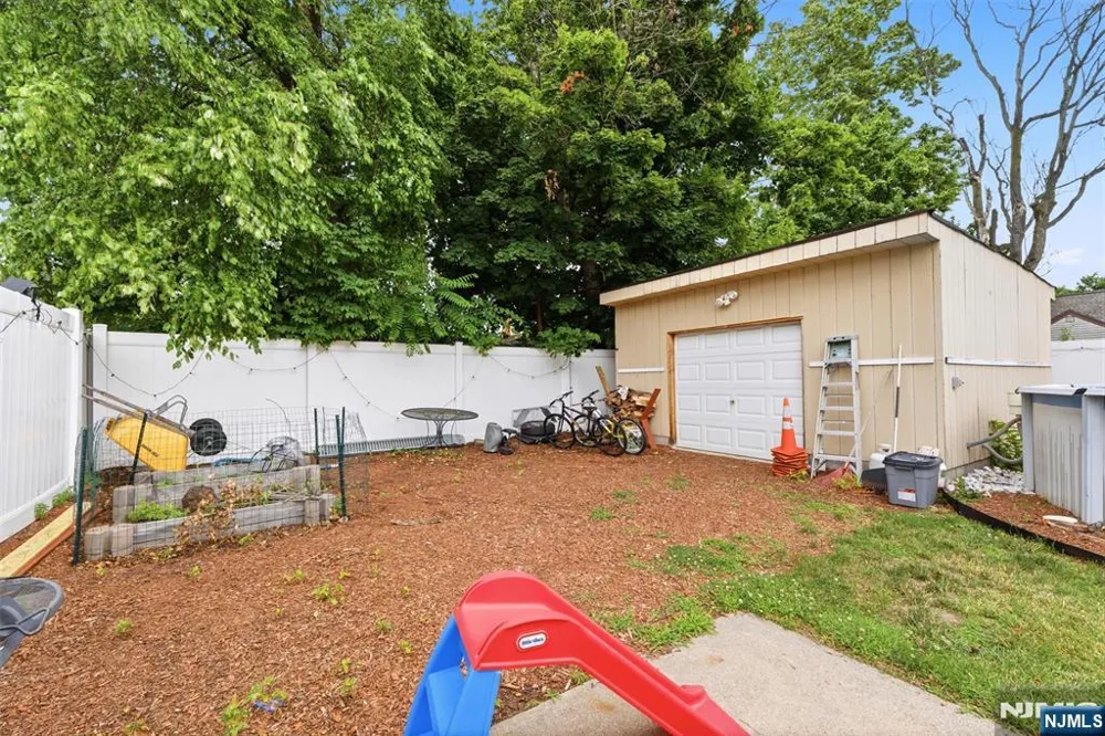 4 Salem Road Paterson, NJ 07502
