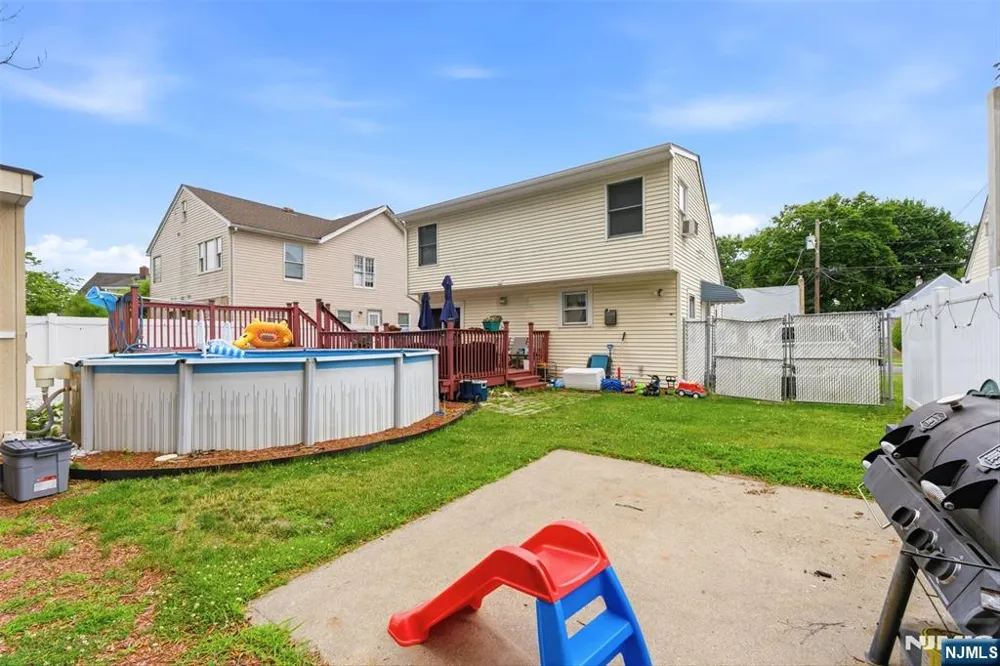 4 Salem Road Paterson, NJ 07502