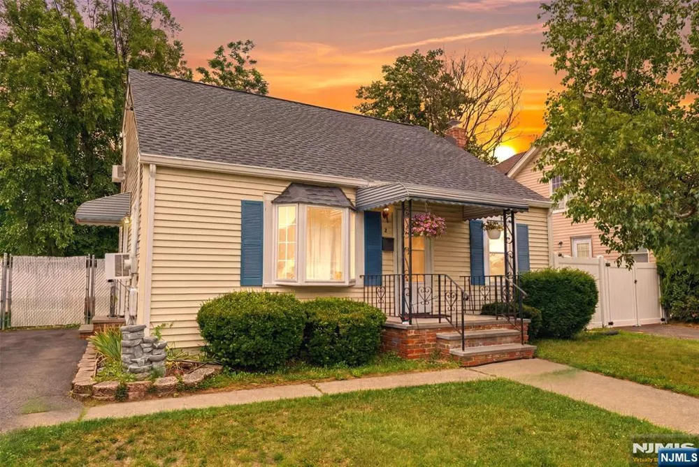 4 Salem Road Paterson, NJ 07502