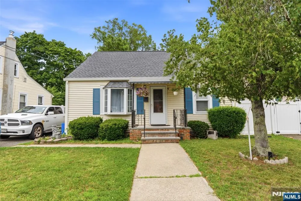 4 Salem Road Paterson, NJ 07502