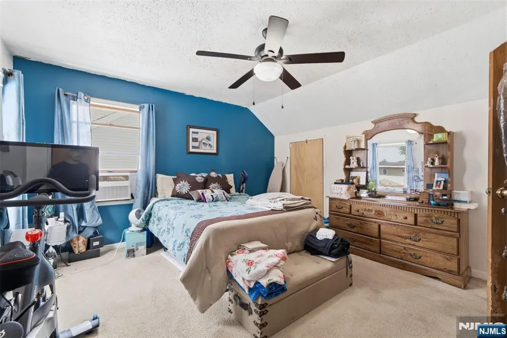 4 Salem Road Paterson, NJ 07502