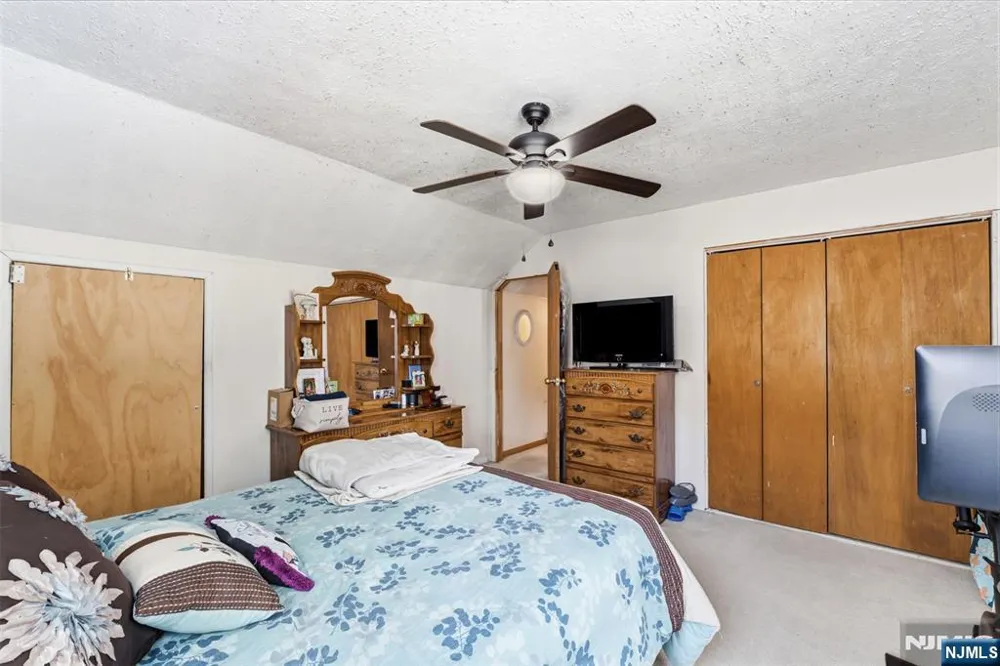 4 Salem Road Paterson, NJ 07502