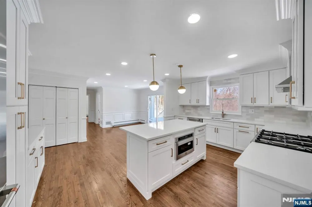 853 Shadow Ridge Road Franklin Lakes, NJ 07417
