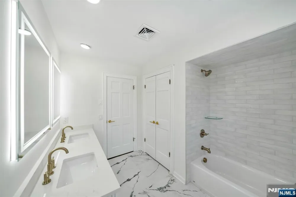 853 Shadow Ridge Road Franklin Lakes, NJ 07417