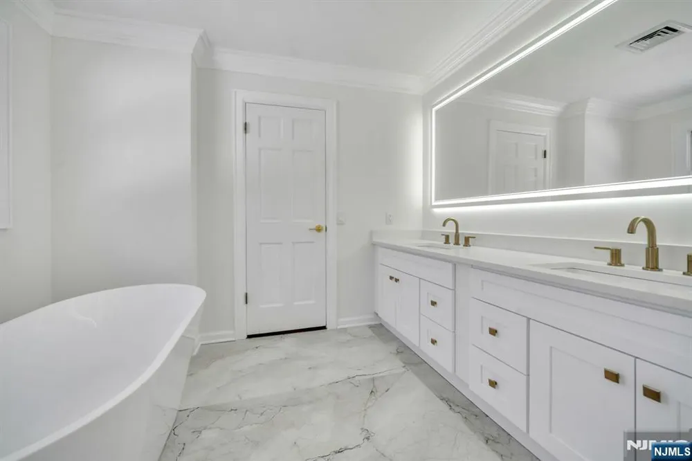853 Shadow Ridge Road Franklin Lakes, NJ 07417