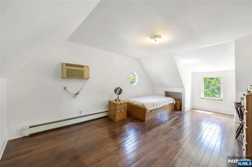 15 Pierrepont Avenue Rutherford, NJ 07070