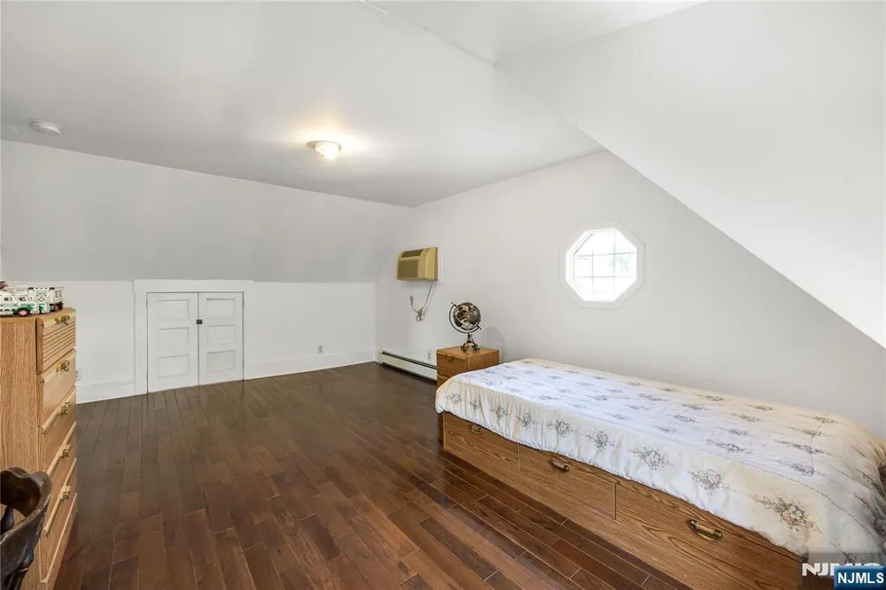 15 Pierrepont Avenue Rutherford, NJ 07070
