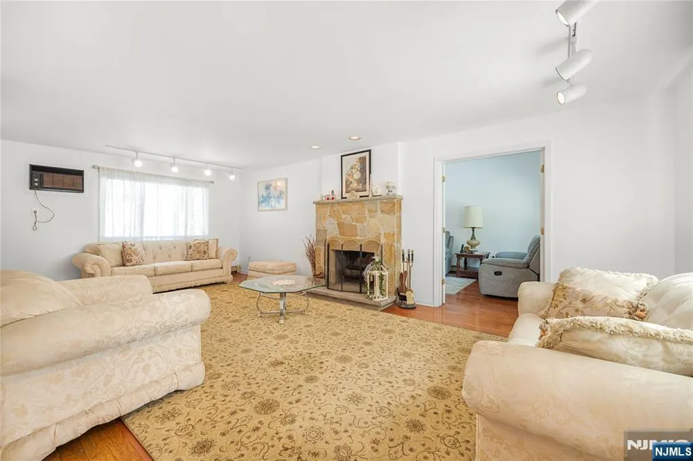 15 Pierrepont Avenue Rutherford, NJ 07070