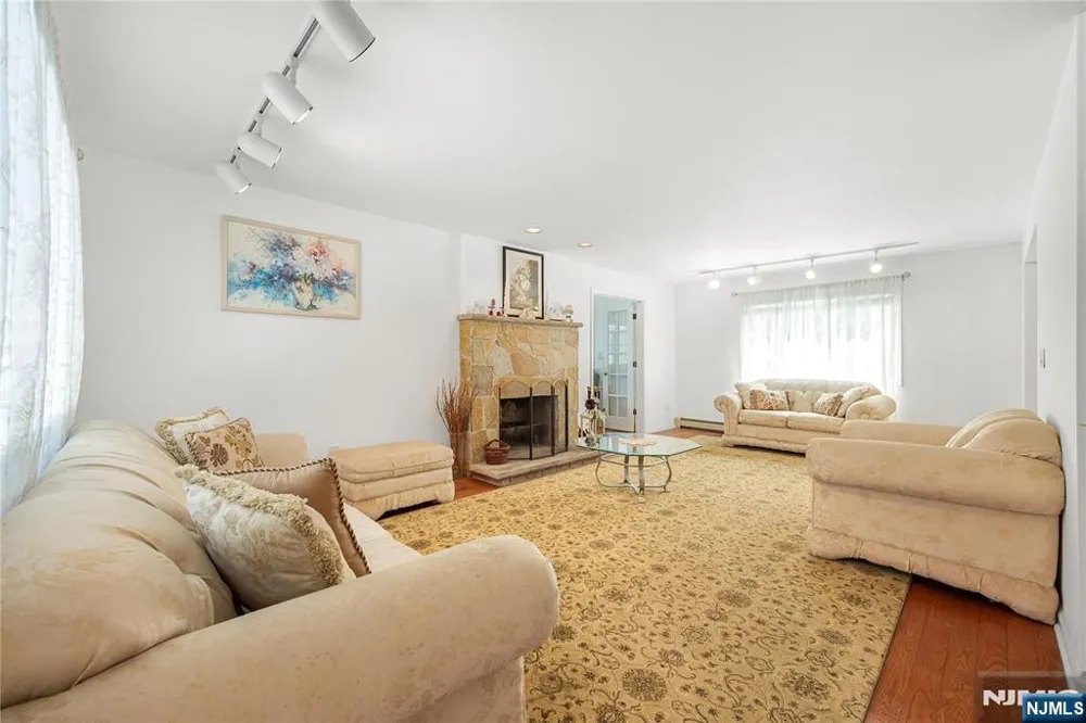 15 Pierrepont Avenue Rutherford, NJ 07070