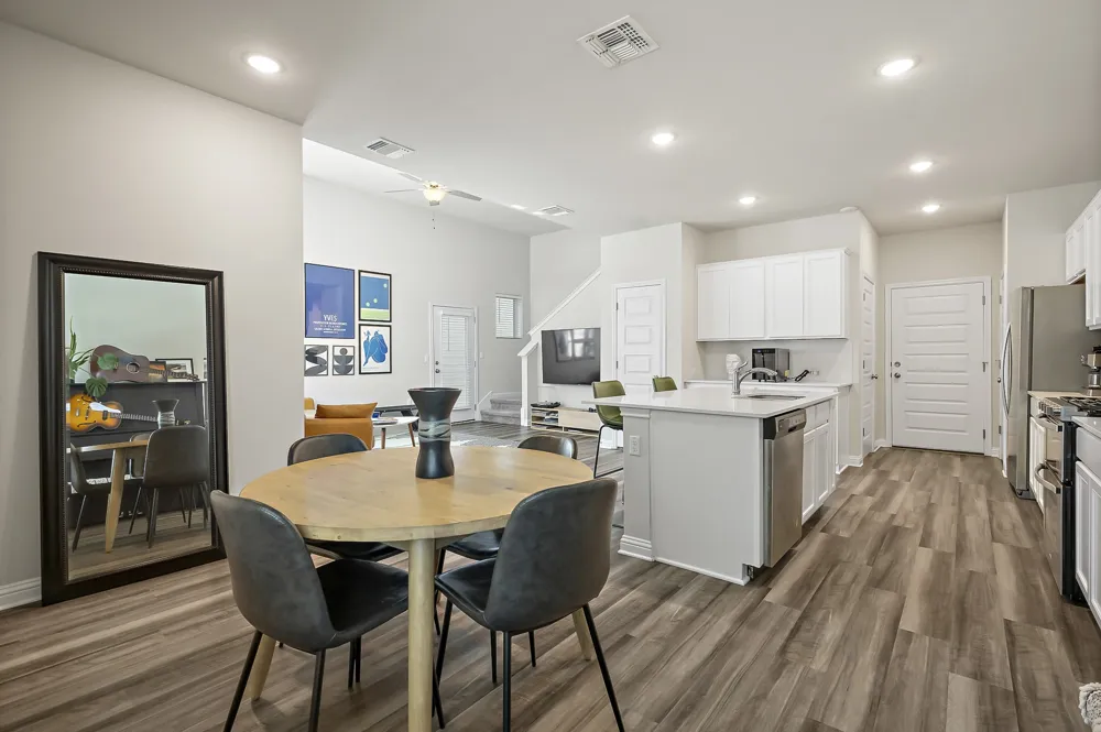 8013 Lennon Drive Austin, TX 78744