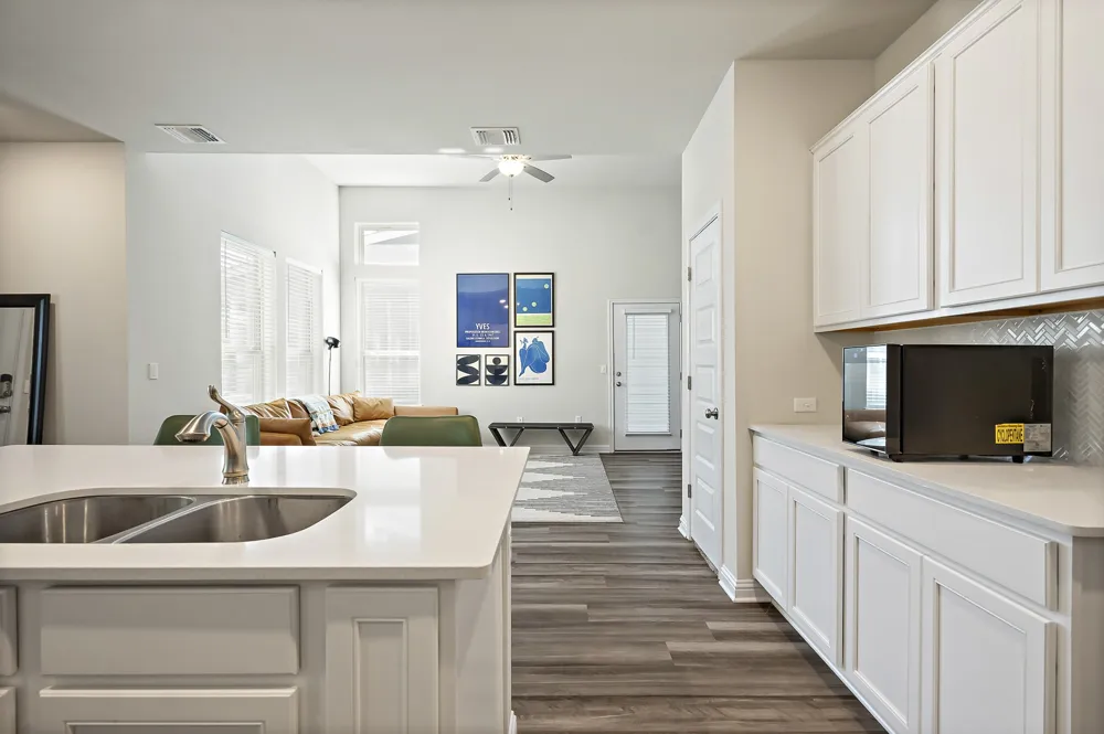 8013 Lennon Drive Austin, TX 78744