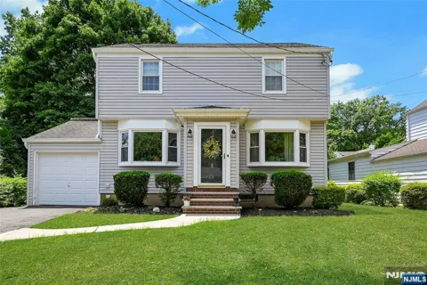 63 Surrey Lane