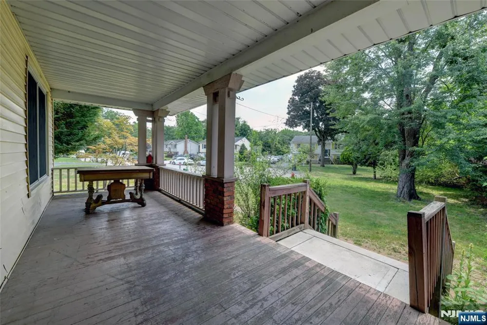 8 Brian Court Pequannock Township, NJ 07440