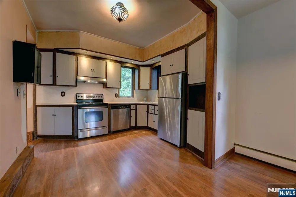 8 Brian Court Pequannock Township, NJ 07440