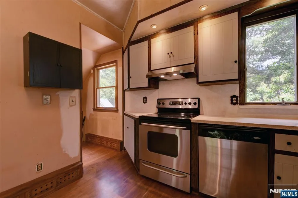 8 Brian Court Pequannock Township, NJ 07440