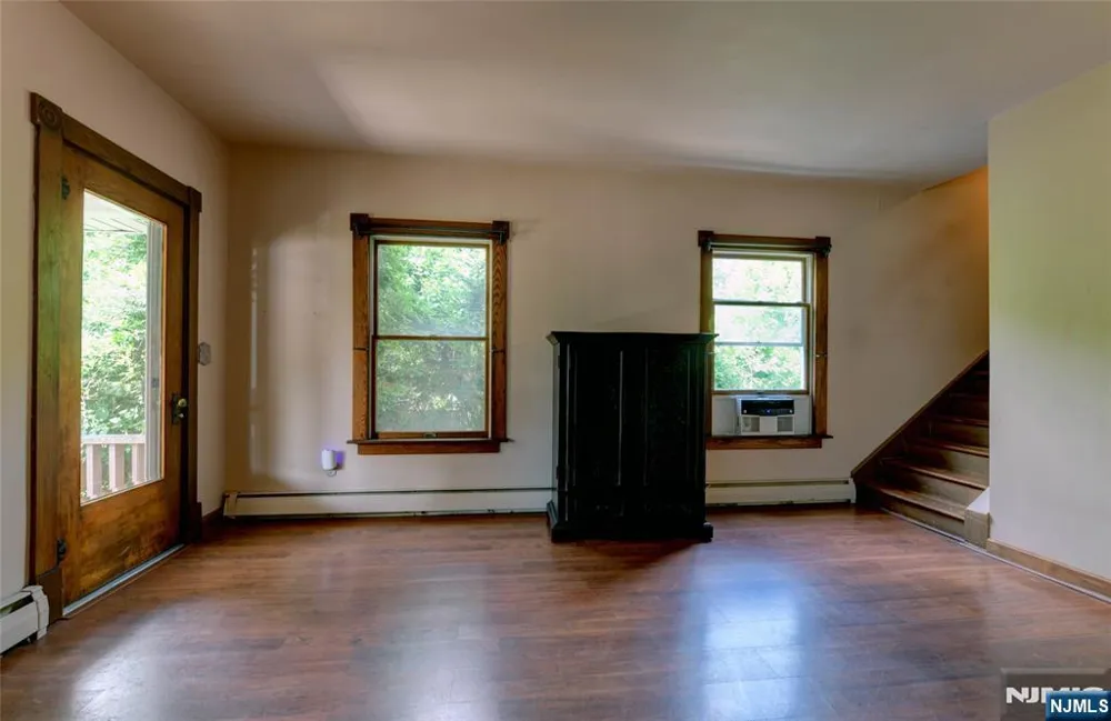 8 Brian Court Pequannock Township, NJ 07440