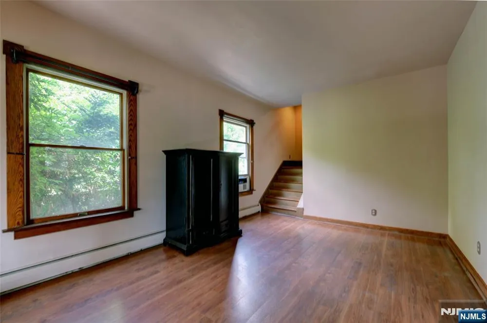 8 Brian Court Pequannock Township, NJ 07440