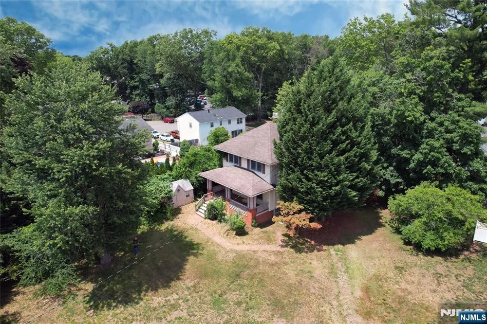 8 Brian Court Pequannock Township, NJ 07440