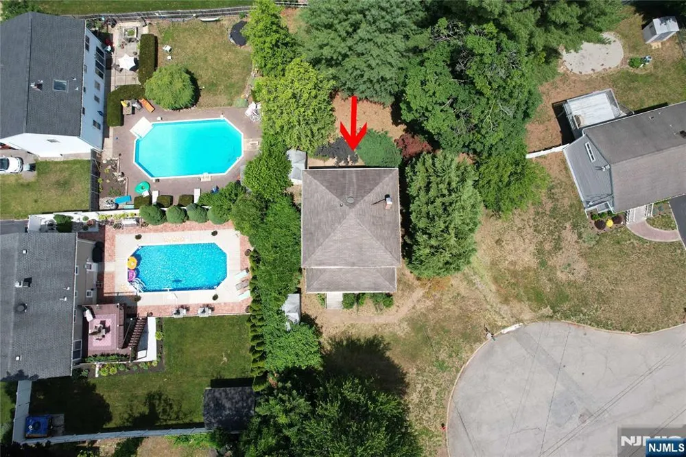8 Brian Court Pequannock Township, NJ 07440