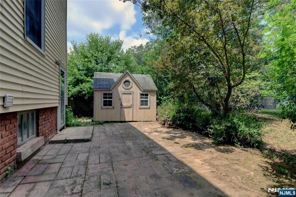 8 Brian Court Pequannock Township, NJ 07440