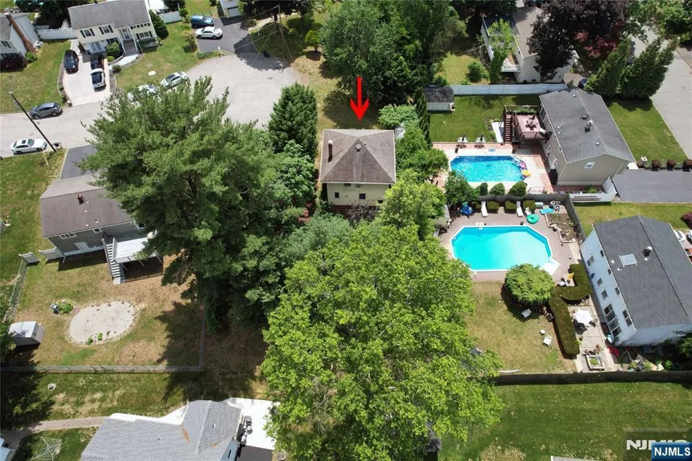 8 Brian Court Pequannock Township, NJ 07440