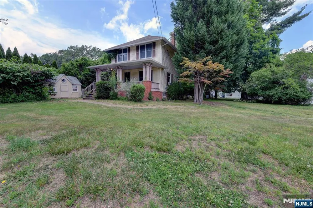 8 Brian Court Pequannock Township, NJ 07440