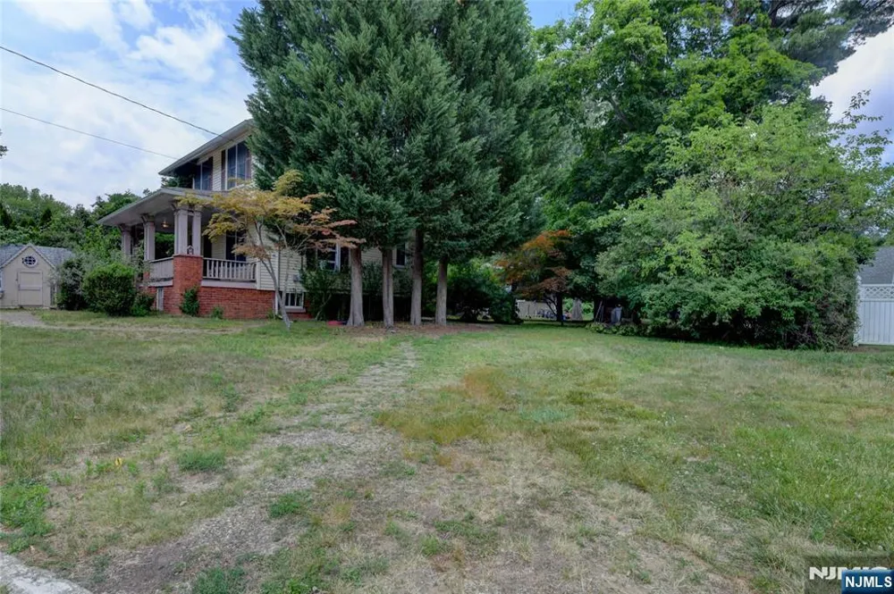 8 Brian Court Pequannock Township, NJ 07440