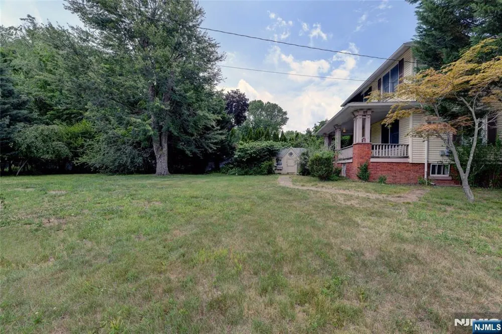 8 Brian Court Pequannock Township, NJ 07440