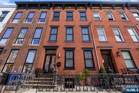 735 Bloomfield Street