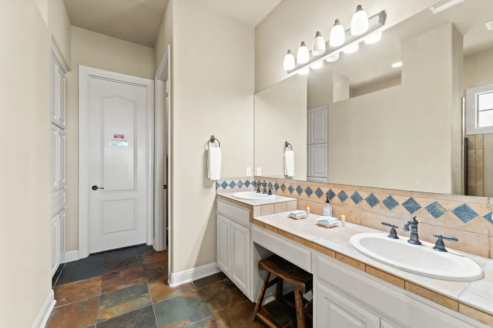 1017 Coventry Road Spicewood, TX 78669
