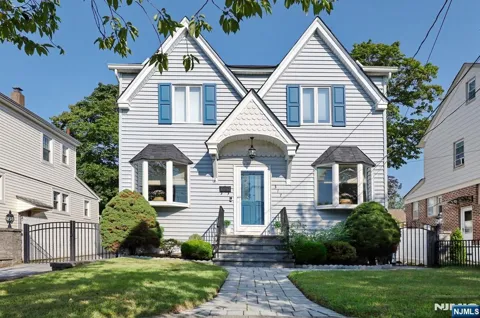 317 Hillcrest