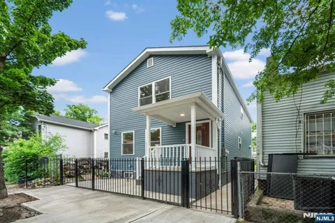 208 N 1st Street