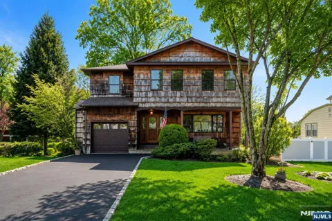 10 Woodmere Road