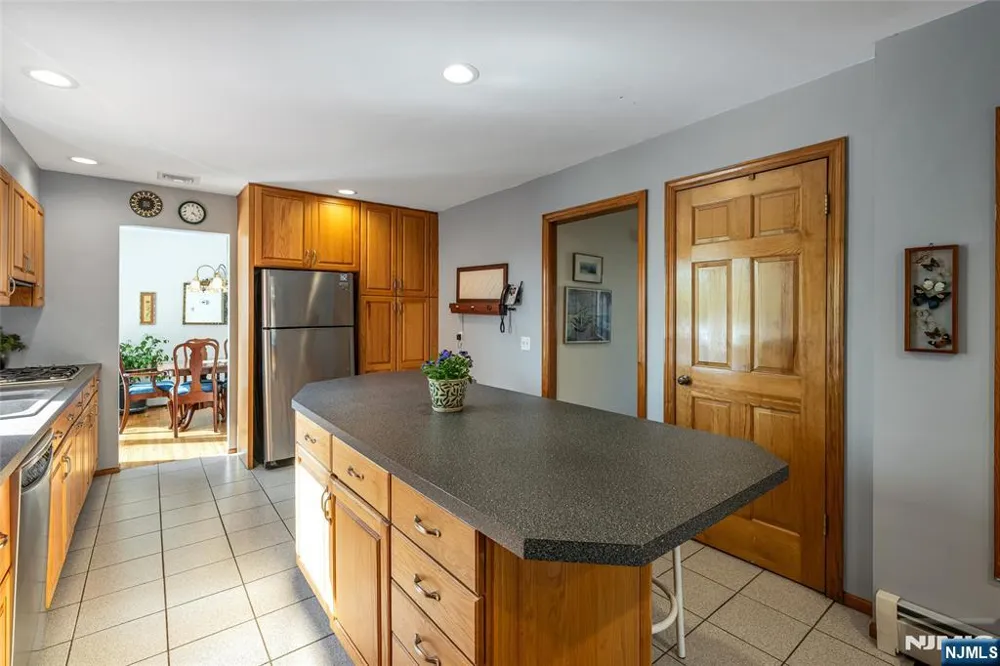 10 Woodmere Road Caldwell, NJ 07006