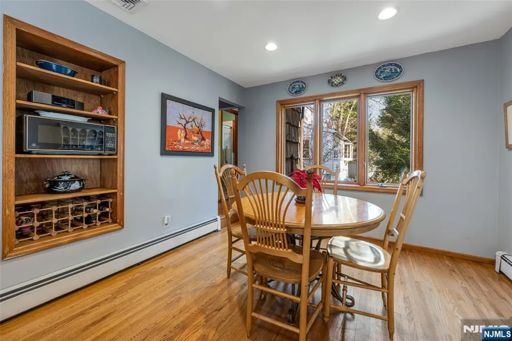 10 Woodmere Road Caldwell, NJ 07006