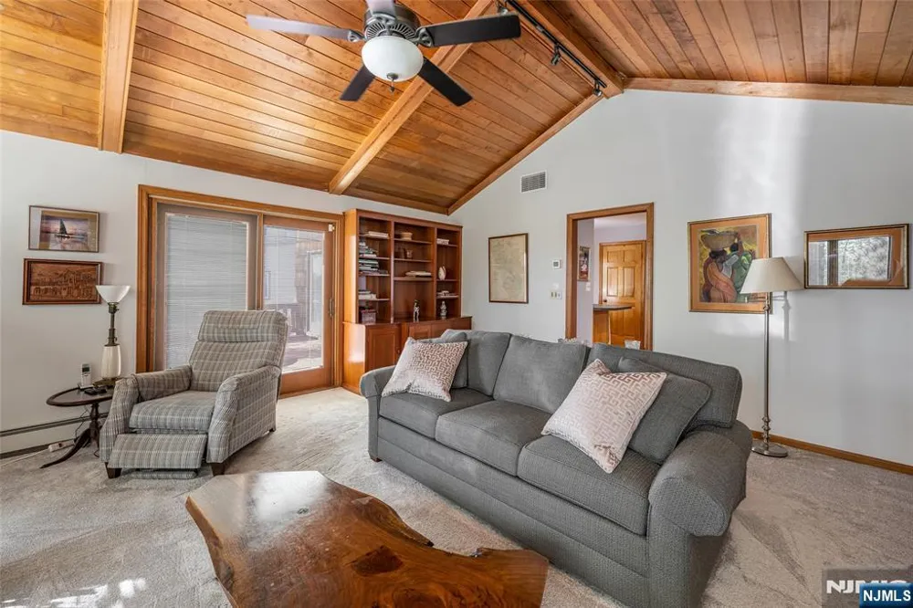 10 Woodmere Road Caldwell, NJ 07006