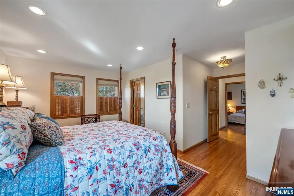 10 Woodmere Road Caldwell, NJ 07006