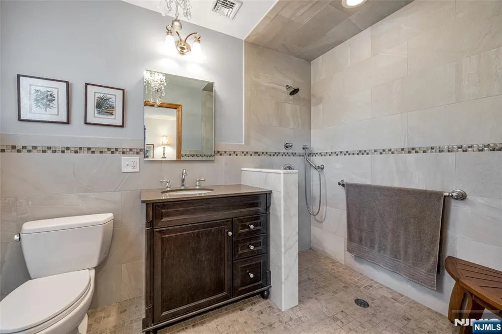 10 Woodmere Road Caldwell, NJ 07006