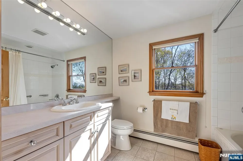 10 Woodmere Road Caldwell, NJ 07006