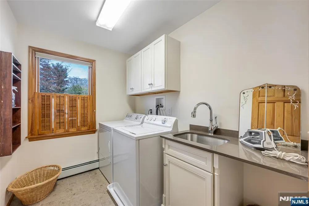 10 Woodmere Road Caldwell, NJ 07006
