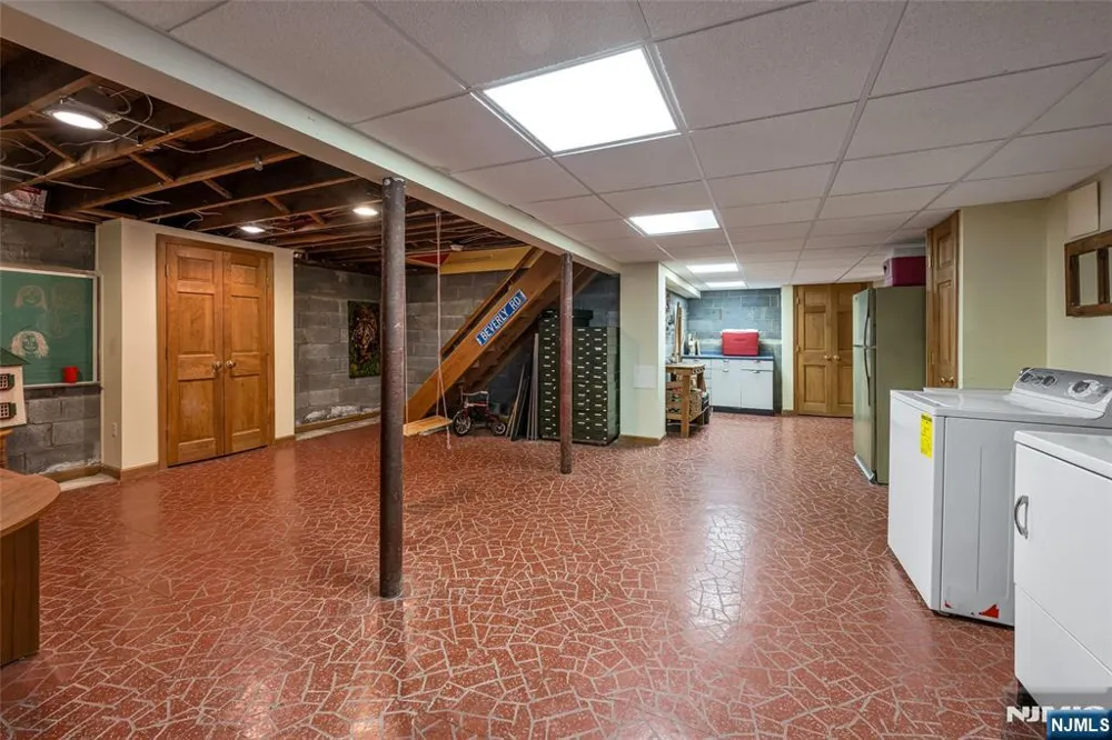 10 Woodmere Road Caldwell, NJ 07006